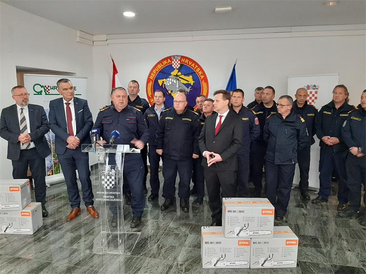 Slika /slike/Vijesti/HVZ - HŠ potpisivanje Sporazuma (1).jpg